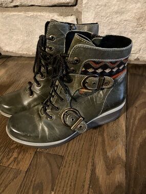 Dromedaris Olive Green Lace-Up Buckle Ankle Boots